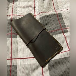 GENUINES Chocolate Brown Leather BiFold Travel Wallet